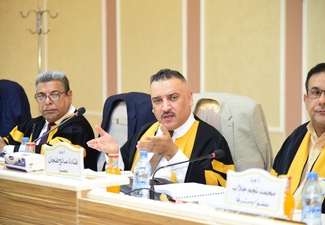 الأستاذ الدكتور أحمد محسن جميل يترأس لجنة مناقشة أطروحة دكتوراه بكلية القانون بجامعة ذي قار